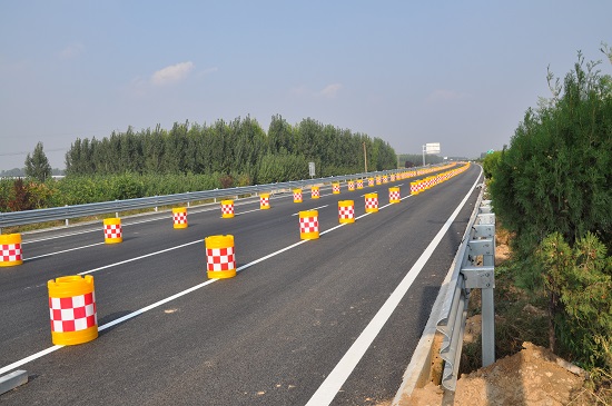 濟(jì)青高速改擴(kuò)建工程實(shí)現(xiàn)第二次交通轉(zhuǎn)序，交通安全設(shè)施全面升級(jí)