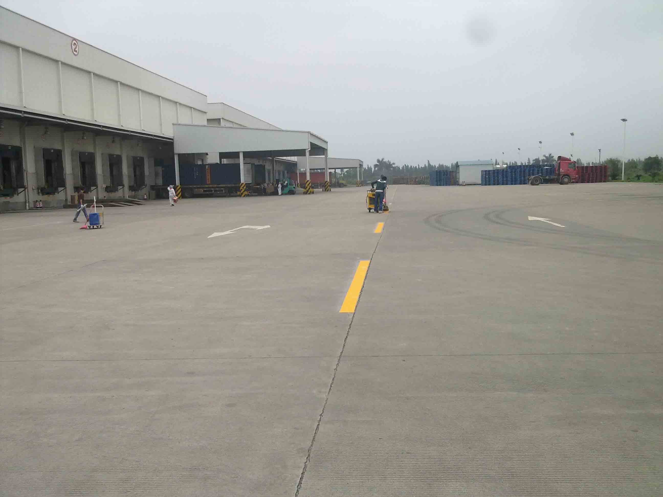 工廠交通安全設(shè)施工程 道路劃線、標(biāo)牌安裝與施工案例解析